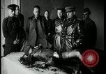 Image Officier allemand corps brûlés Berlin Allemagne, 1945, de la seconde 36 séquences d'archives historiques vidéo 65675078308