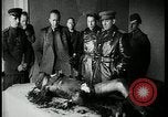 Image Officier allemand corps brûlés Berlin Allemagne, 1945, de la seconde 37 séquences d'archives historiques vidéo 65675078308