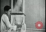 Standbild Junge Zähne putzen Kansas City Missouri USA, 1922, aus Sekunde 40 historischem Filmmaterial Videoclip 65675078317