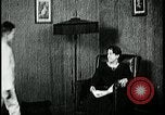 Standbild Junge Zähne putzen Kansas City Missouri USA, 1922, aus Sekunde 45 historischem Filmmaterial Videoclip 65675078317