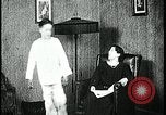 Standbild Junge Zähne putzen Kansas City Missouri USA, 1922, aus Sekunde 48 historischem Filmmaterial Videoclip 65675078317