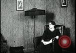 Standbild Junge Zähne putzen Kansas City Missouri USA, 1922, aus Sekunde 49 historischem Filmmaterial Videoclip 65675078317