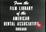 Standbild Junge Zähne putzen Kansas City Missouri USA, 1922, aus Sekunde 55 historischem Filmmaterial Videoclip 65675078317