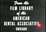 Standbild Junge Zähne putzen Kansas City Missouri USA, 1922, aus Sekunde 56 historischem Filmmaterial Videoclip 65675078317