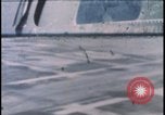 Standbild Memphis Belle Landung United States USA, 1943, aus Sekunde 1 historischem Filmmaterial Videoclip 65675078321