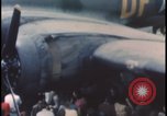 Standbild Memphis Belle Landung United States USA, 1943, aus Sekunde 23 historischem Filmmaterial Videoclip 65675078321