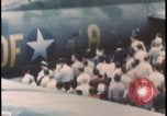 Standbild Memphis Belle Landung United States USA, 1943, aus Sekunde 27 historischem Filmmaterial Videoclip 65675078321