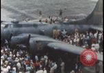 Standbild Memphis Belle Landung United States USA, 1943, aus Sekunde 33 historischem Filmmaterial Videoclip 65675078321