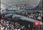 Standbild Memphis Belle Landung United States USA, 1943, aus Sekunde 35 historischem Filmmaterial Videoclip 65675078321