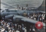 Standbild Memphis Belle Landung United States USA, 1943, aus Sekunde 38 historischem Filmmaterial Videoclip 65675078321