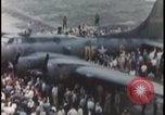 Standbild Memphis Belle Landung United States USA, 1943, aus Sekunde 40 historischem Filmmaterial Videoclip 65675078321