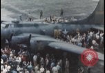 Standbild Memphis Belle Landung United States USA, 1943, aus Sekunde 42 historischem Filmmaterial Videoclip 65675078321