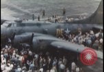 Standbild Memphis Belle Landung United States USA, 1943, aus Sekunde 44 historischem Filmmaterial Videoclip 65675078321