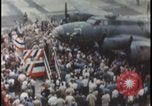 Standbild Memphis Belle Landung United States USA, 1943, aus Sekunde 54 historischem Filmmaterial Videoclip 65675078321