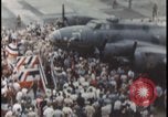 Standbild Memphis Belle Landung United States USA, 1943, aus Sekunde 55 historischem Filmmaterial Videoclip 65675078321