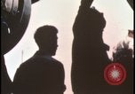 Immagine di Folla di toccare United States USA, 1943, secondo 1 filmato di repertorio 65675078326