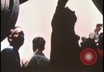 Immagine di Folla di toccare United States USA, 1943, secondo 3 filmato di repertorio 65675078326