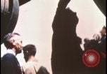 Immagine di Folla di toccare United States USA, 1943, secondo 4 filmato di repertorio 65675078326