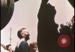 Immagine di Folla di toccare United States USA, 1943, secondo 6 filmato di repertorio 65675078326