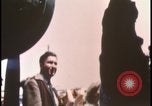Immagine di Folla di toccare United States USA, 1943, secondo 9 filmato di repertorio 65675078326
