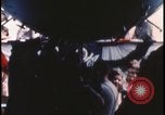 Immagine di Folla di toccare United States USA, 1943, secondo 20 filmato di repertorio 65675078326