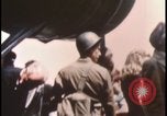 Immagine di Folla di toccare United States USA, 1943, secondo 25 filmato di repertorio 65675078326