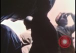 Immagine di Folla di toccare United States USA, 1943, secondo 28 filmato di repertorio 65675078326