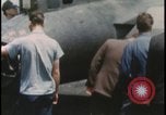 Immagine di Folla di toccare United States USA, 1943, secondo 53 filmato di repertorio 65675078326