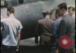 Immagine di Folla di toccare United States USA, 1943, secondo 55 filmato di repertorio 65675078326