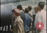 Immagine di Folla di toccare United States USA, 1943, secondo 59 filmato di repertorio 65675078326