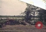 Image Le personnel au sol à regarder Sky United Kingdom, 1943, de la seconde 1 séquences d'archives historiques vidéo 65675078330