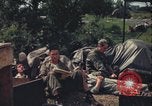Image Le personnel au sol à regarder Sky United Kingdom, 1943, de la seconde 12 séquences d'archives historiques vidéo 65675078330