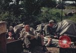 Image Le personnel au sol à regarder Sky United Kingdom, 1943, de la seconde 13 séquences d'archives historiques vidéo 65675078330