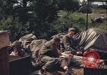 Image Le personnel au sol à regarder Sky United Kingdom, 1943, de la seconde 18 séquences d'archives historiques vidéo 65675078330