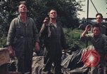 Image Le personnel au sol à regarder Sky United Kingdom, 1943, de la seconde 24 séquences d'archives historiques vidéo 65675078330