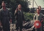 Image Le personnel au sol à regarder Sky United Kingdom, 1943, de la seconde 29 séquences d'archives historiques vidéo 65675078330