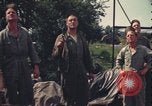 Image Le personnel au sol à regarder Sky United Kingdom, 1943, de la seconde 31 séquences d'archives historiques vidéo 65675078330