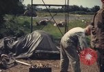 Image Le personnel au sol à regarder Sky United Kingdom, 1943, de la seconde 35 séquences d'archives historiques vidéo 65675078330