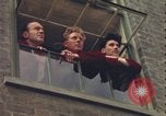 Image Men watching sky United Kingdom, 1943, de la seconde 24 séquences d'archives historiques vidéo 65675078332