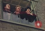 Image Men watching sky United Kingdom, 1943, de la seconde 32 séquences d'archives historiques vidéo 65675078332