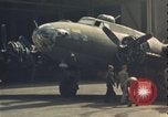 Image B-17 hanger United Kingdom, 1943, de la seconde 18 séquences d'archives historiques vidéo 65675078338