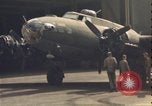 Image B-17 hanger United Kingdom, 1943, de la seconde 20 séquences d'archives historiques vidéo 65675078338