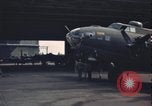 Image B-17 hanger United Kingdom, 1943, de la seconde 22 séquences d'archives historiques vidéo 65675078338