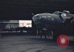 Image B-17 hanger United Kingdom, 1943, de la seconde 24 séquences d'archives historiques vidéo 65675078338
