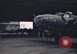 Image B-17 hanger United Kingdom, 1943, de la seconde 27 séquences d'archives historiques vidéo 65675078338