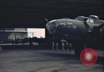 Image B-17 hanger United Kingdom, 1943, de la seconde 28 séquences d'archives historiques vidéo 65675078338