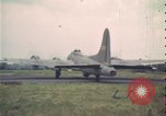 Image B-17 hanger United Kingdom, 1943, de la seconde 62 séquences d'archives historiques vidéo 65675078338