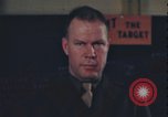 Immagine di Officer equipaggio di indirizzi Regno Unito, 1943, secondo 1 filmato di repertorio 65675078342