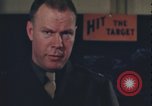 Immagine di Officer equipaggio di indirizzi Regno Unito, 1943, secondo 3 filmato di repertorio 65675078342
