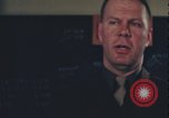Immagine di Officer equipaggio di indirizzi Regno Unito, 1943, secondo 4 filmato di repertorio 65675078342